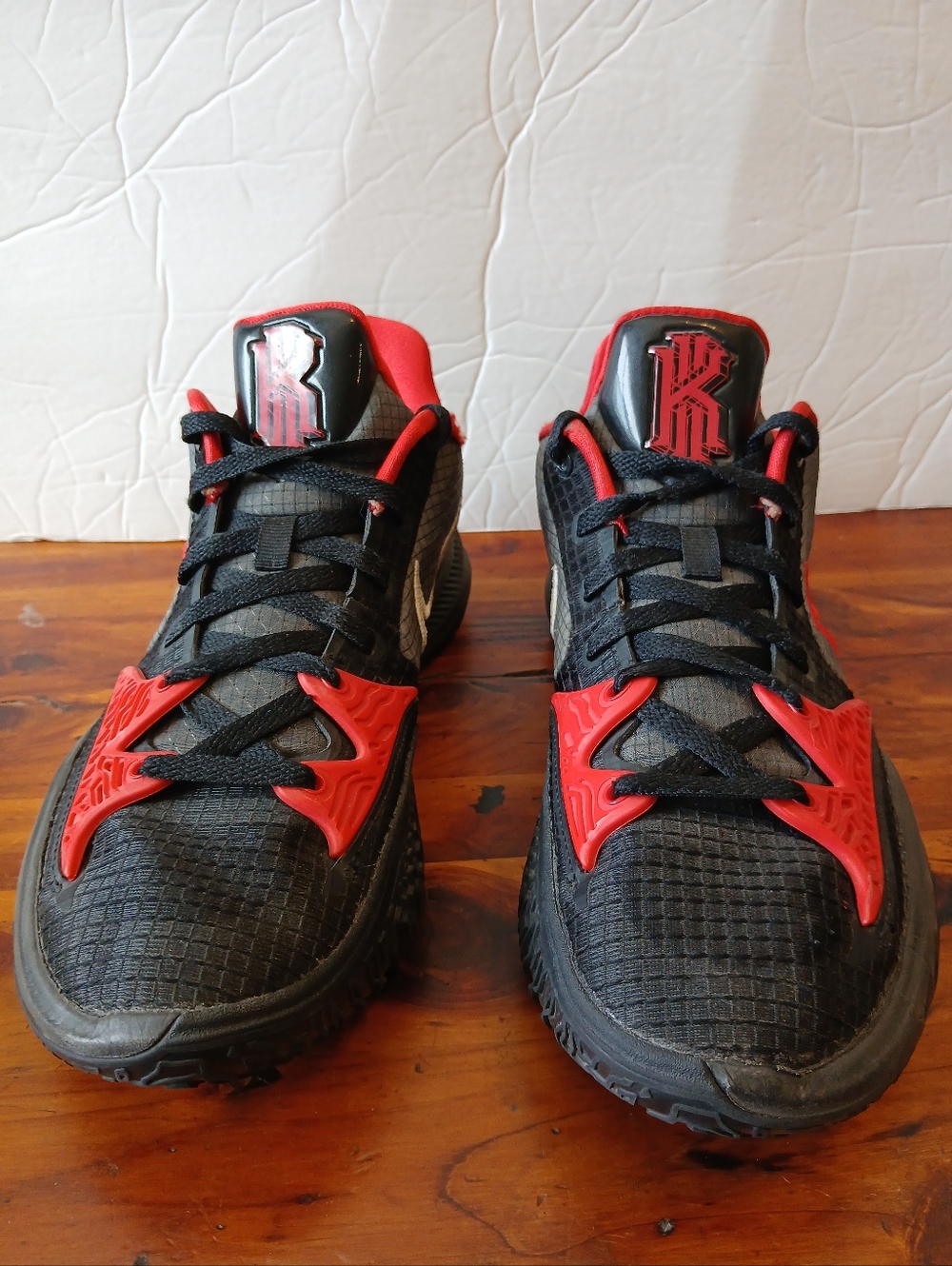 Nike Kyrie 4 Low Bred Shoes Men's Size 8.5 - Picture 4 of 12